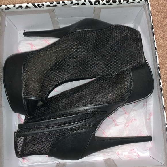 Cute Heels - Picture 3 of 3